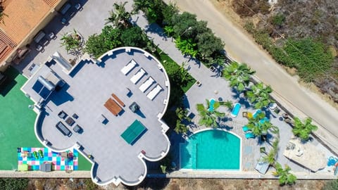 LUXURY WHITE HOUSE