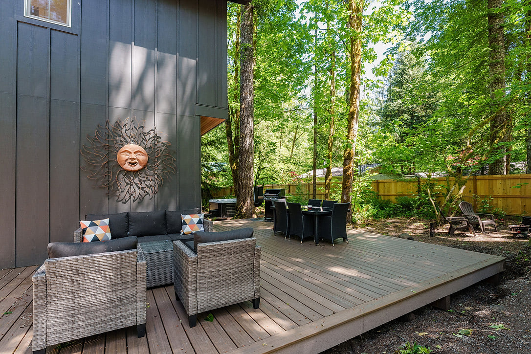 Mt Hood Hideaway deck with seating area