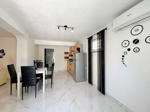 Apartments Top - Unit 54441-61