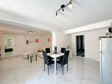 Apartments Top - Unit 54441-61
