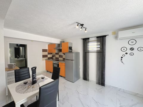 Apartments Top - Unit 54441-61