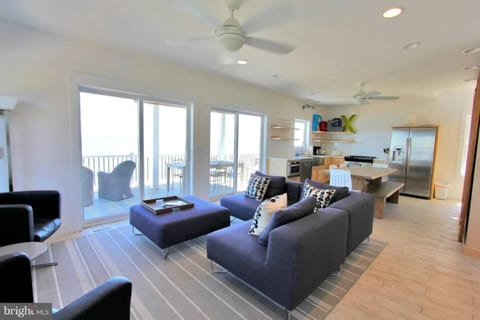 Sunrise Bay Retreat • Private Beachfront