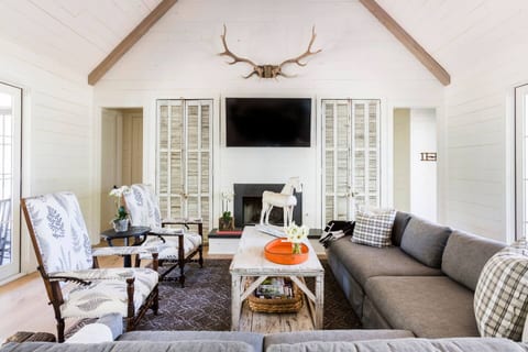 70-Acre Luxury Farm Estate with 3 Homes and Pool