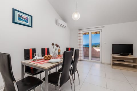 Apartments Tea - Unit 52215-61