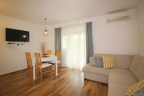 Apartment Jakomina 1 - Unit 209392-5