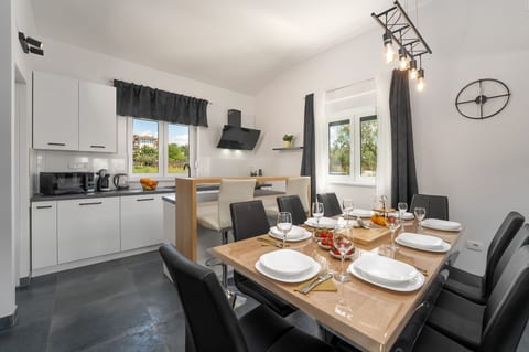 Villa Jasminka s bazenom i whirlpool-om - Unit 370539-13