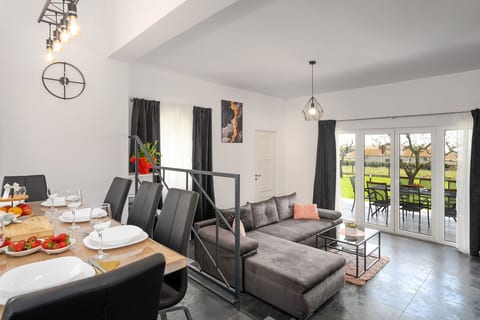 Villa Jasminka s bazenom i whirlpool-om - Unit 370539-13