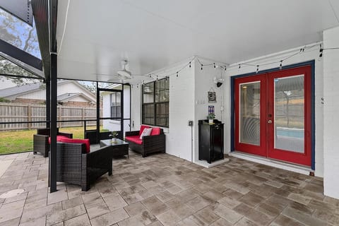 Private Pool | Sleeps 11 | Sunny Side Retreat | Bluewater Bay