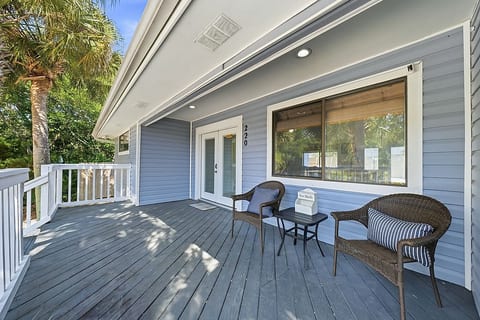 Walk to Beach | Sleeps 8 | Firepit | Beachcombers Nook | Panama City Beach
