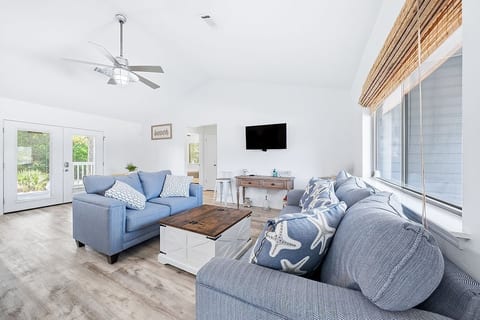 Walk to Beach | Sleeps 8 | Firepit | Beachcombers Nook | Panama City Beach