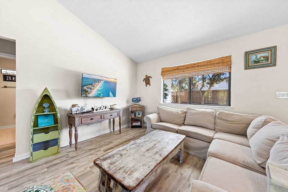 Walk to Beach | Sleeps 8 | Firepit | Beachcombers Nook | Panama City Beach - Panama City Beach