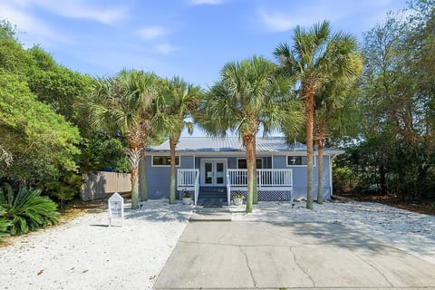 Walk to Beach | Sleeps 8 | Firepit | Beachcombers Nook | Panama City Beach
