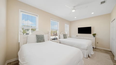 Steps to Beach | Pool | Barefoot Breeze | Sleeps 13 | Seacrest