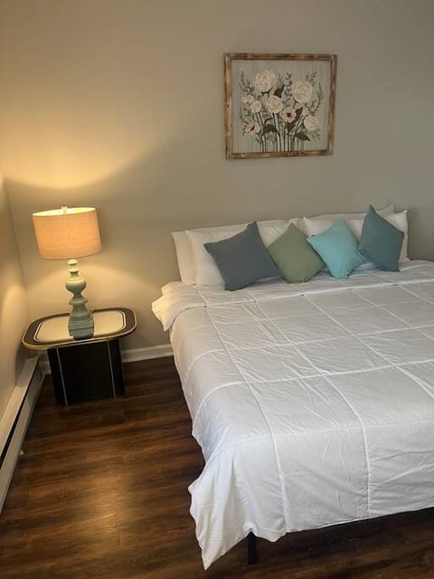 Indigo Nights | DownTown | KingBed | Walkable
