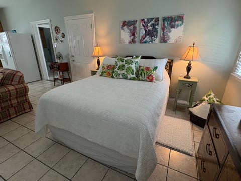 The Barefoot Bungalow & RV Spot - Crystal Beach