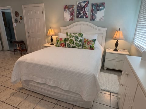 The Barefoot Bungalow - Crystal Beach