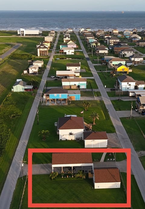 The Barefoot Bungalow & RV Spot - Crystal Beach