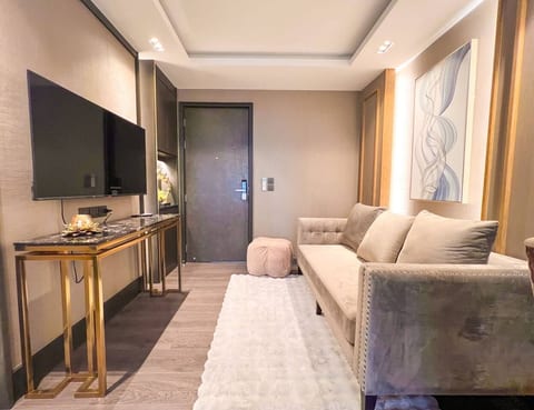 1 BR Brand New Modern Luxury Condo