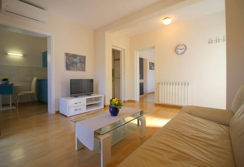 Apartment Paradiso 1 - Unit 209008-5