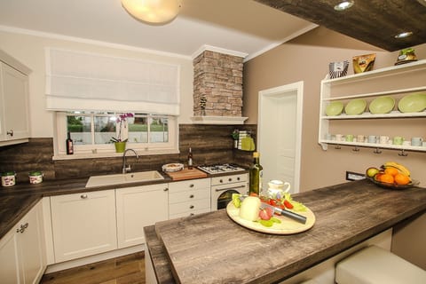 Villa Elizabet - Unit 209744-5