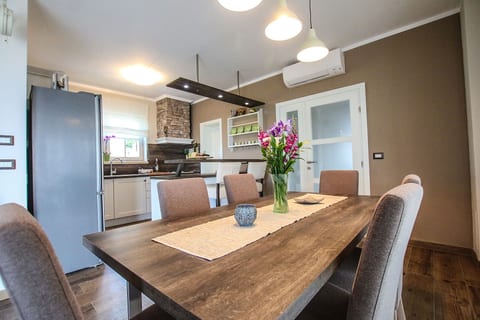 Villa Elizabet - Unit 209744-5