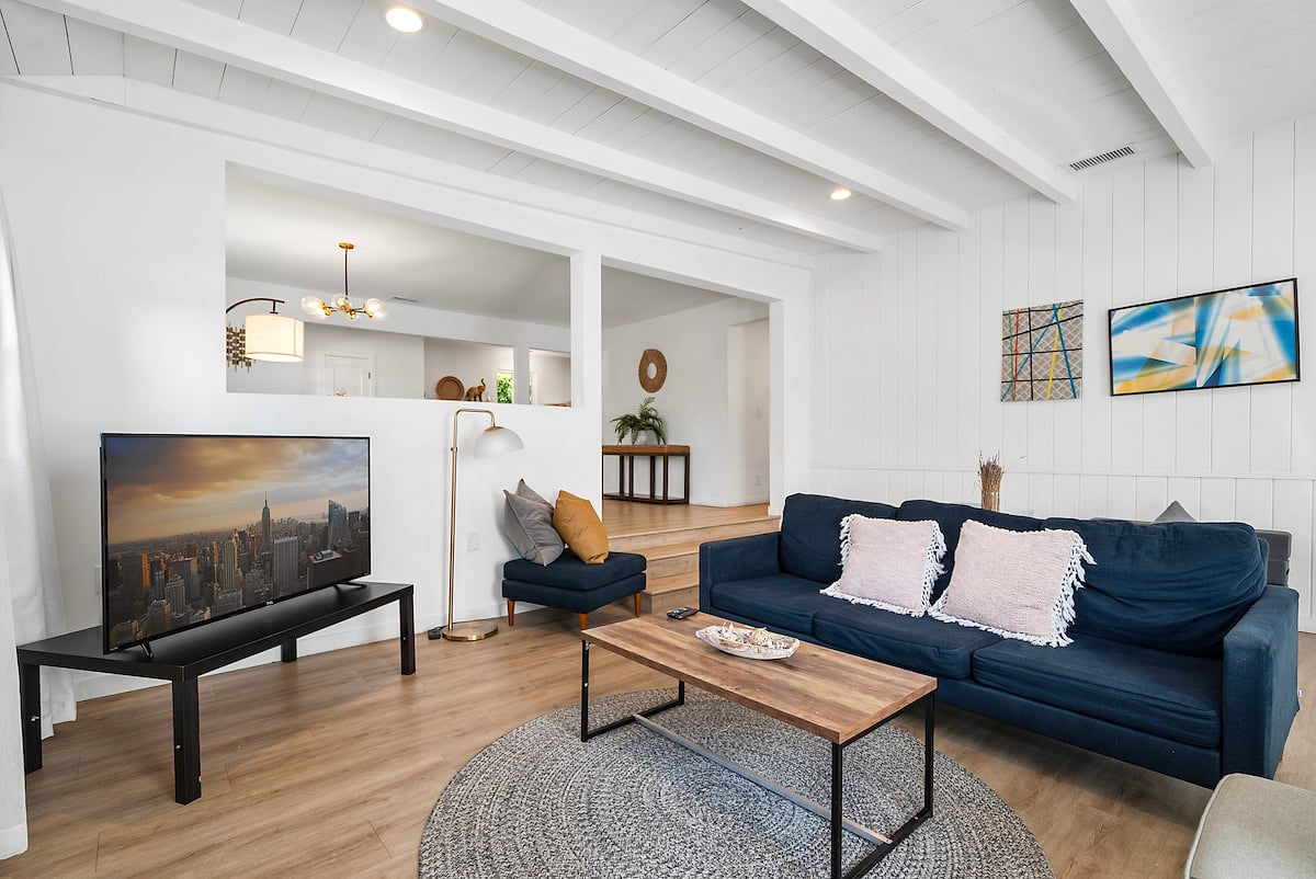 Beautiful Cozy Home with Spacious Garden image 1