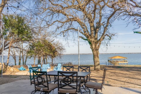 Luxury Lake Front Retreat with Large Private Deck