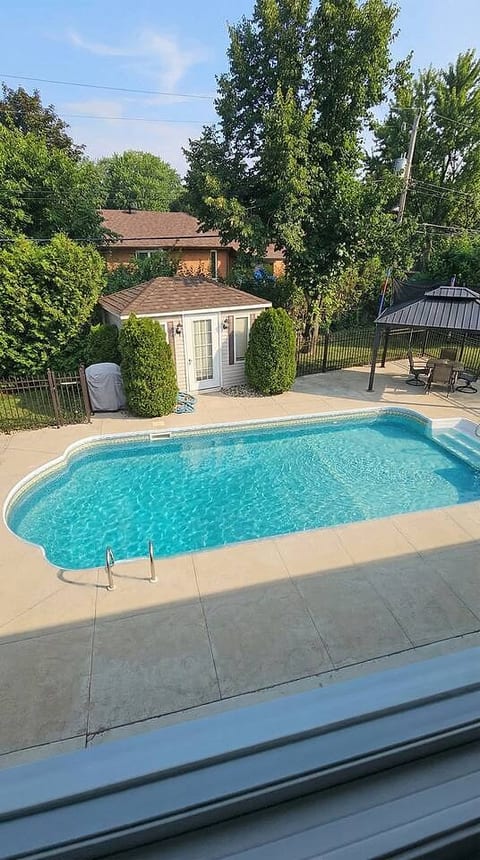 Stylish Getaway 3BR w/ Heated Pool & Free Parking