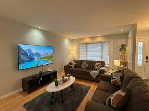 Stylish Getaway 3BR w/ Heated Pool & Free Parking