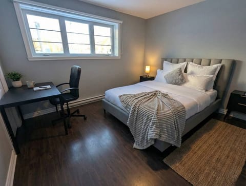 Modern 1BR w/ Desk | FREE Parking | Near YUL