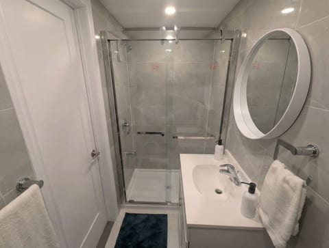Cozy Studio w/ Stove, Fridge & Laundry | Near YUL