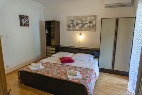 Apartments Petrica Jurandvor - Unit 377038-13