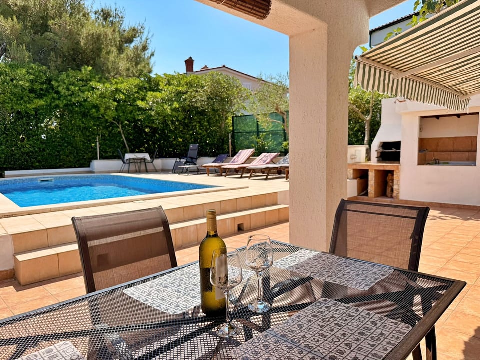 Apartments Brnić Ž. - Unit 54410-61 - Croatia