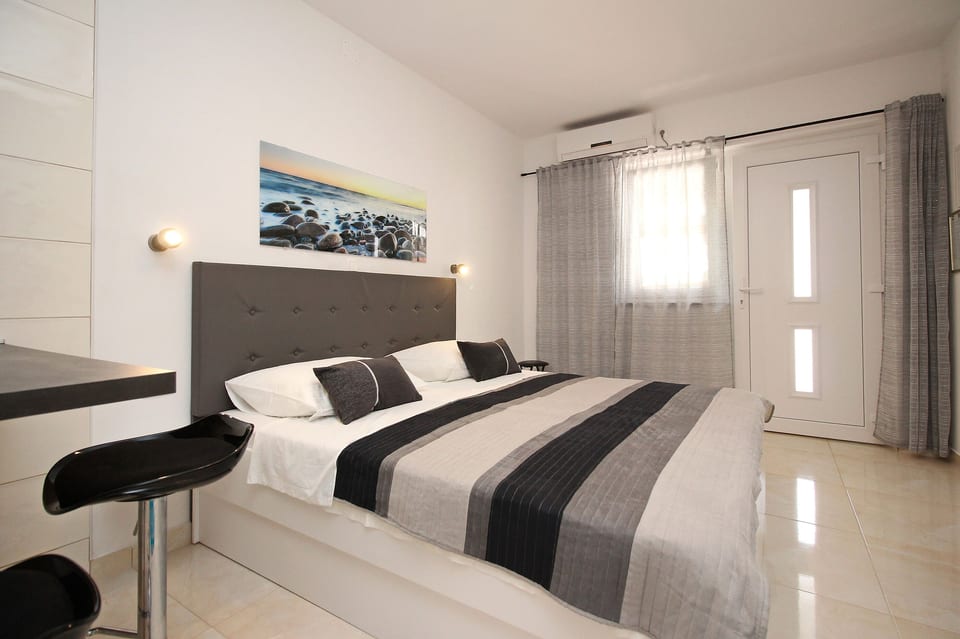 Apartments Karamarko - Unit 54084-61