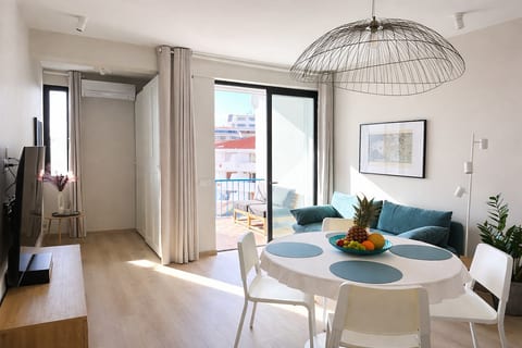 BnB Homes Ocean Breeze Terrace Apartment image 1