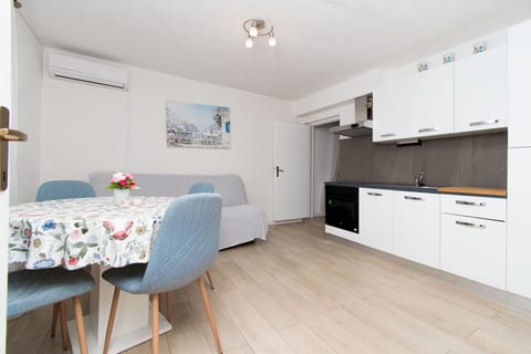 Apartments Mirkovic - Unit 378199-13