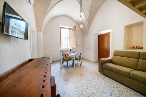 Historic Village Center, Parking Nearby - Casaurea