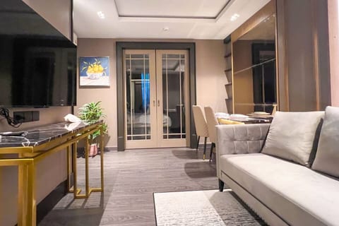 Newly Built 1BR Modern Luxury Condo