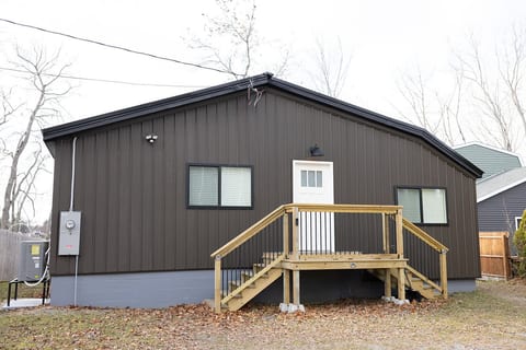 Lakefront Ice Fishing Retreat | 15m to Bangor |