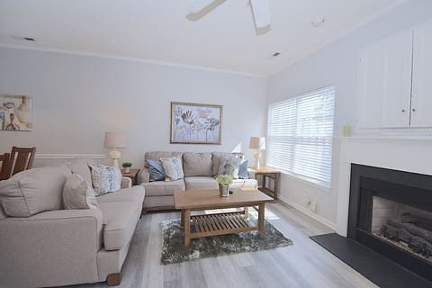 ♥️Coastal Getaway♥️~Large Clean-n-Cozy 3Bdrm Home