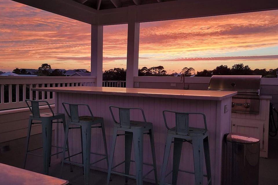 Enjoy a stunning backdrop to your happy hours or barbeques on the rooftop deck!