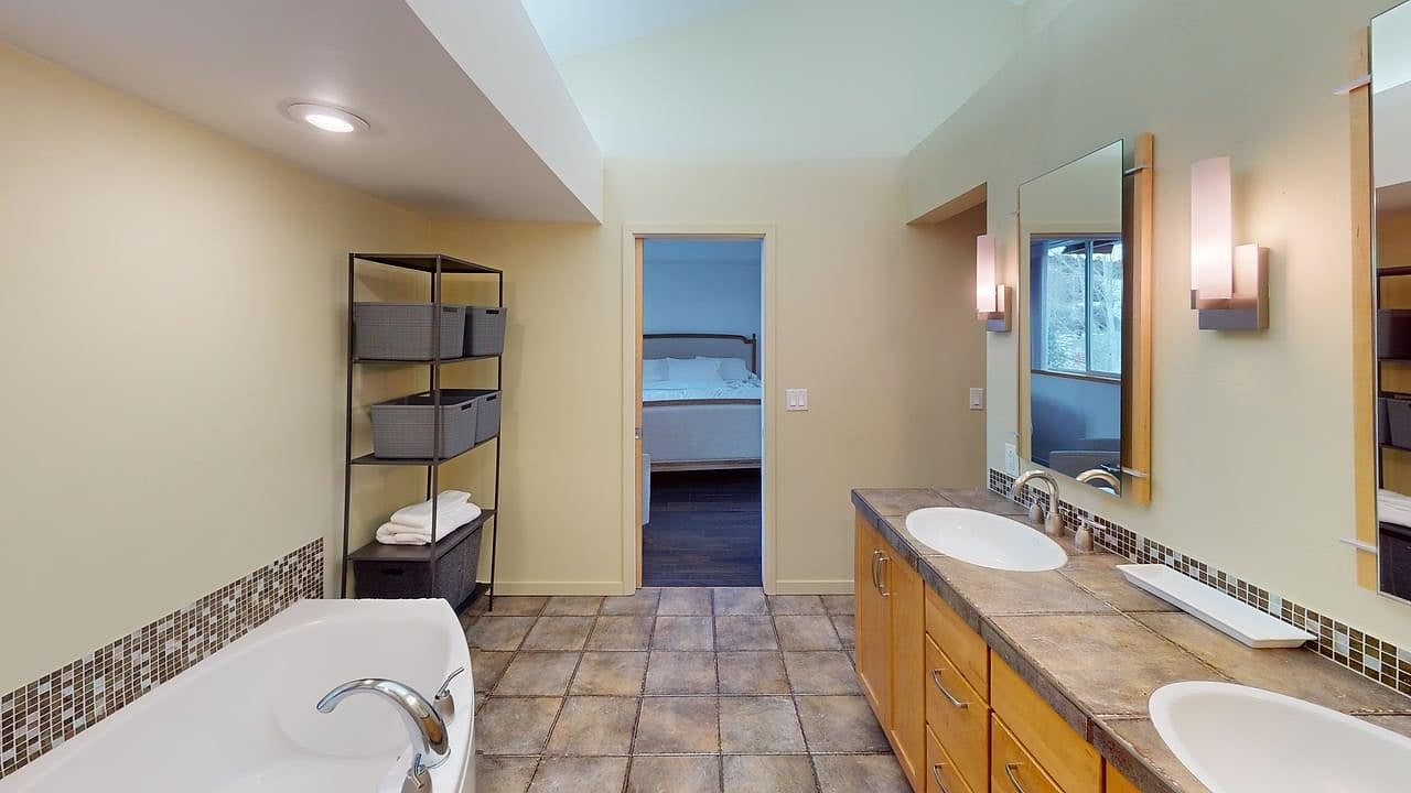 11 Russell Trail