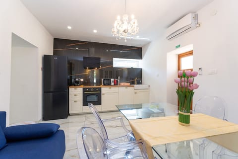 House Adora - Unit 370824-13