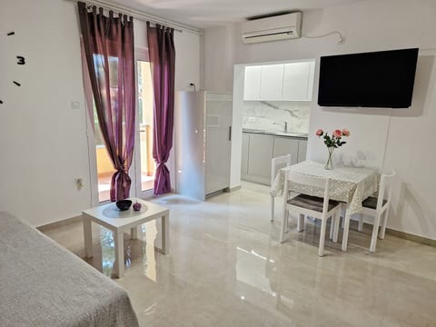 Apartments Čubranić Nada - Unit 53060-61