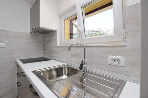 Apartments Čubranić Nada - Unit 202852-5