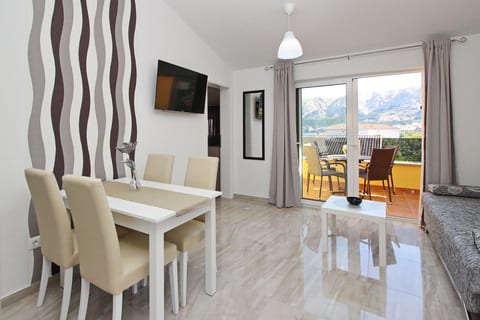 Apartments Čubranić Nada - Unit 202852-5