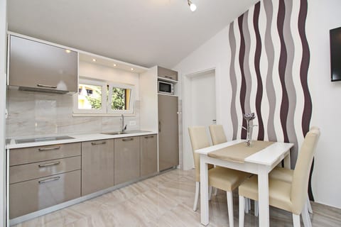 Apartments Čubranić Nada - Unit 202852-5