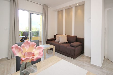 Apartments Čubranić Nada - Unit 202858-5