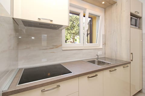 Apartments Čubranić Nada - Unit 202858-5