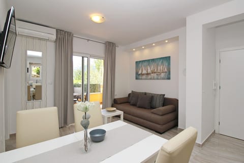 Apartments Čubranić Nada - Unit 202859-5